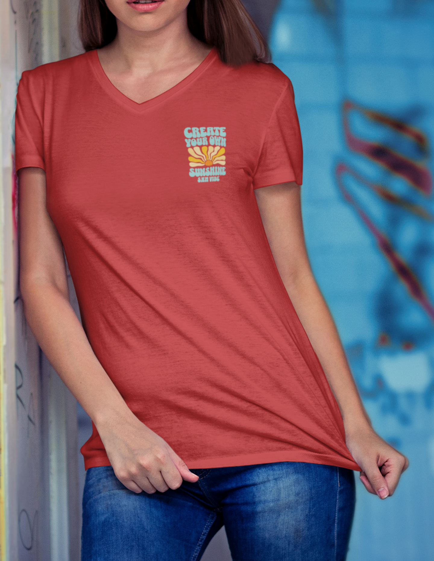 Camiseta con escote en V Create Sunshine para mujer