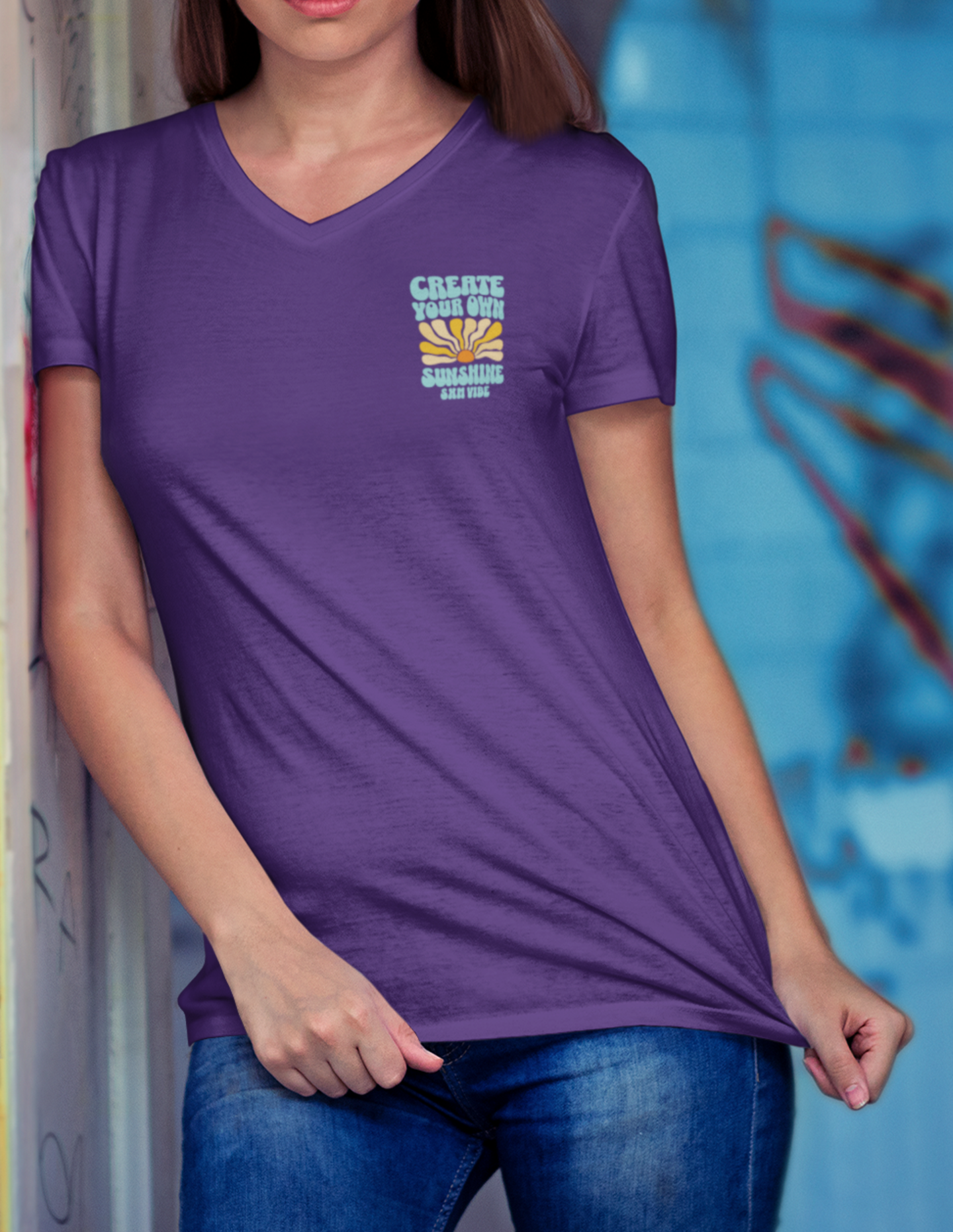 Camiseta con escote en V Create Sunshine para mujer