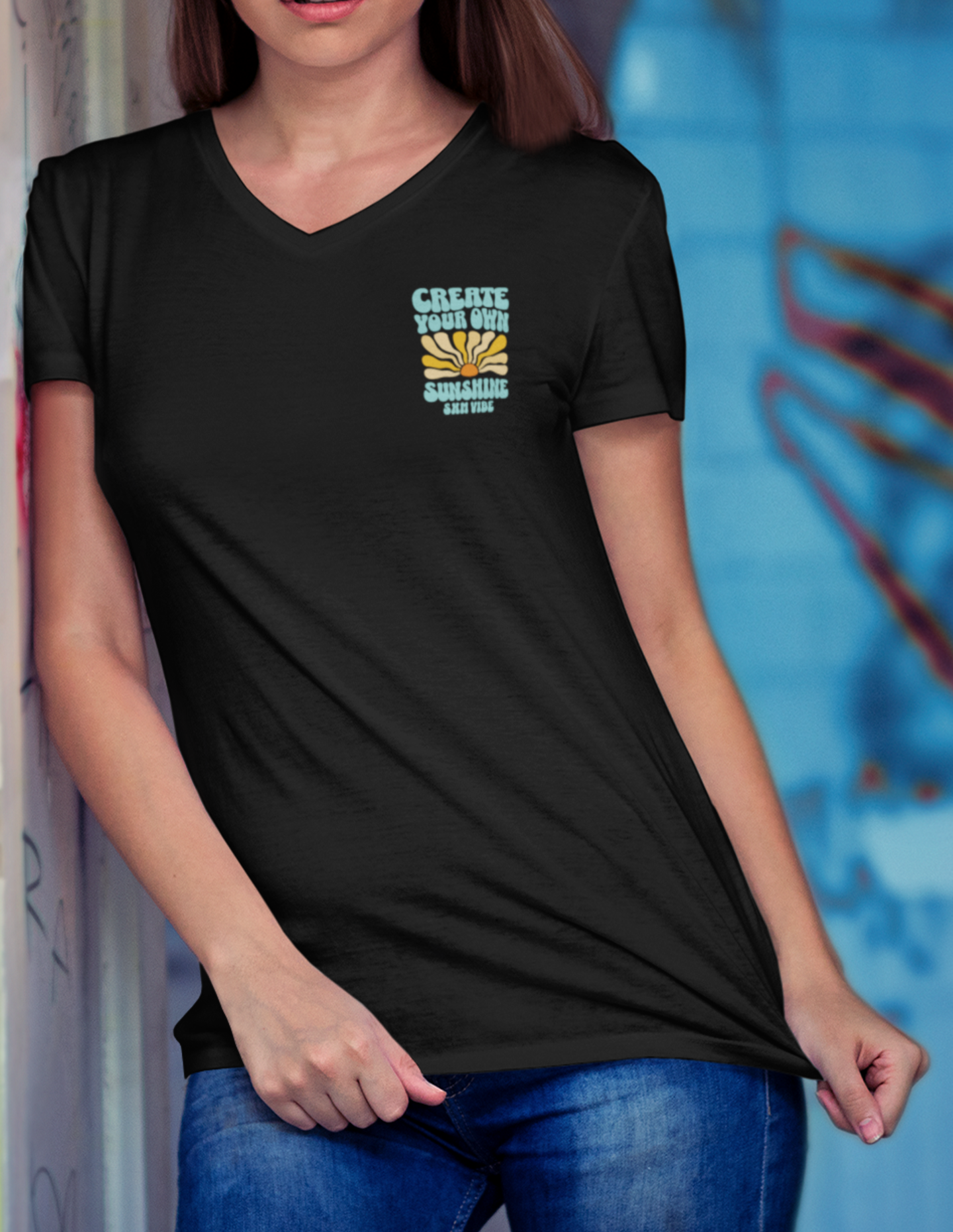 Camiseta con escote en V Create Sunshine para mujer