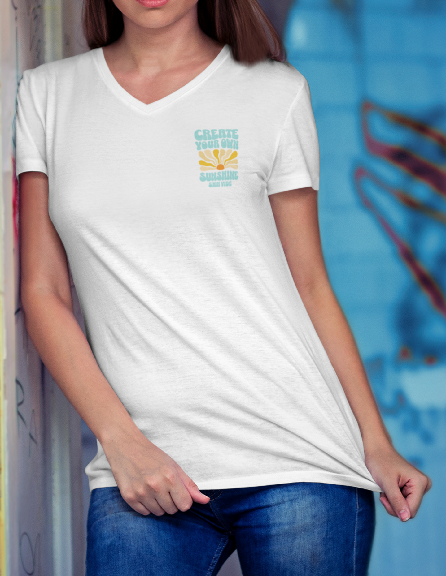 Camiseta con escote en V Create Sunshine para mujer